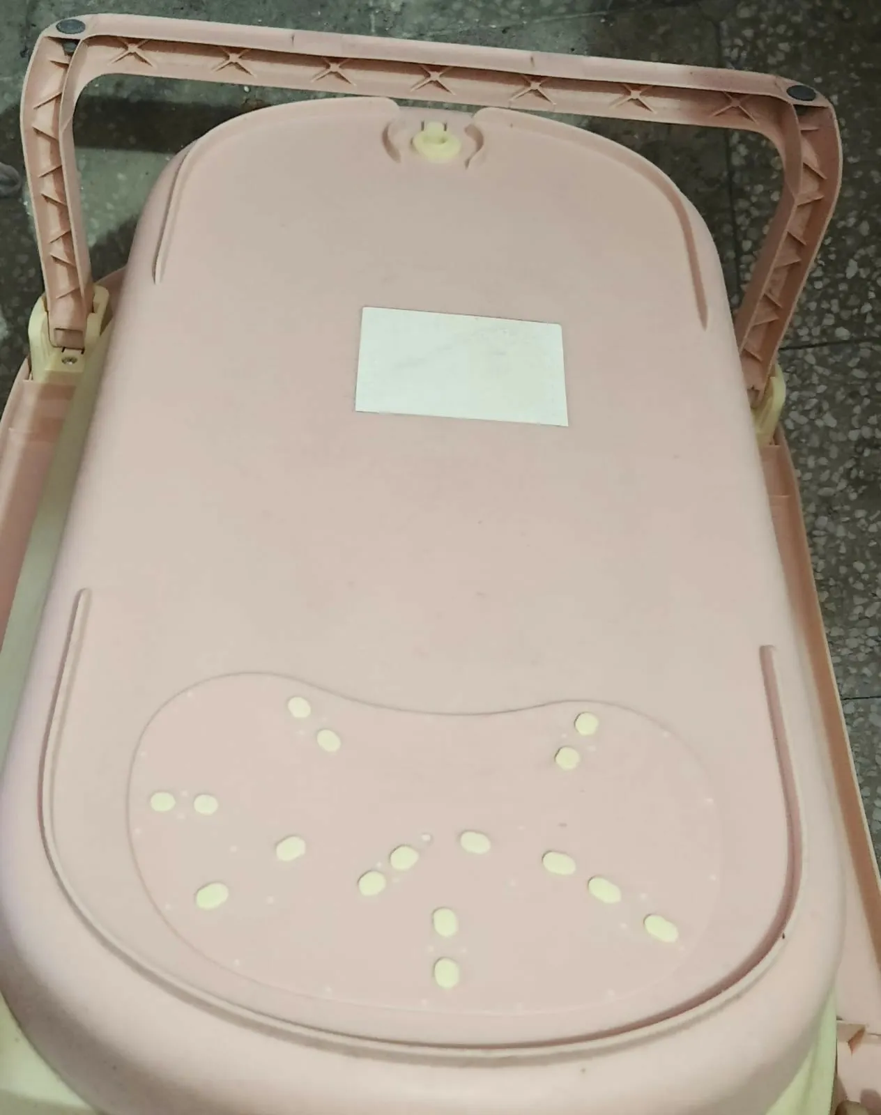 BABYHUG Bathtub with Cushion and Temp Inbuilt